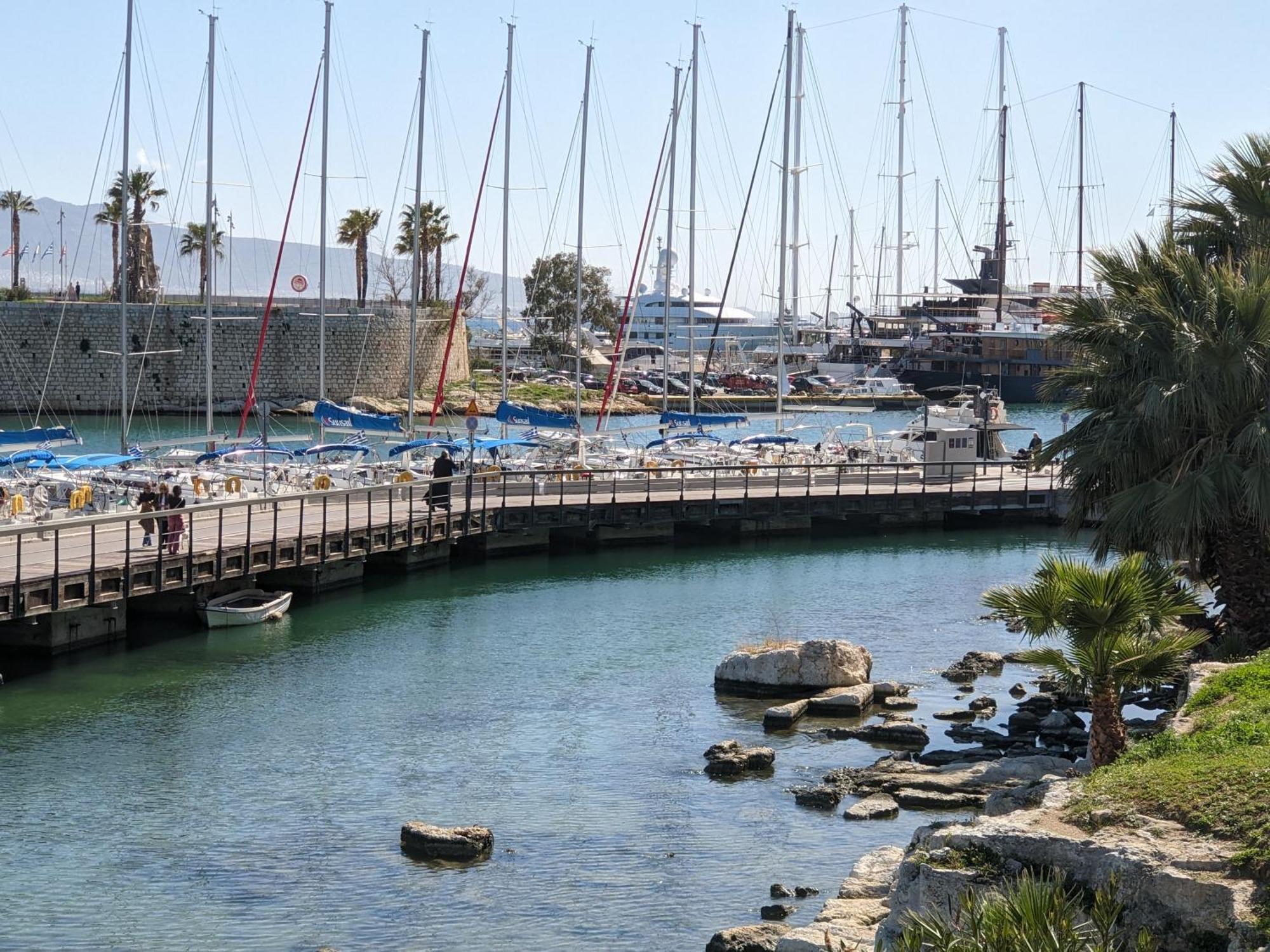 Апартаменты Harbor View Haven Пирей Экстерьер фото
